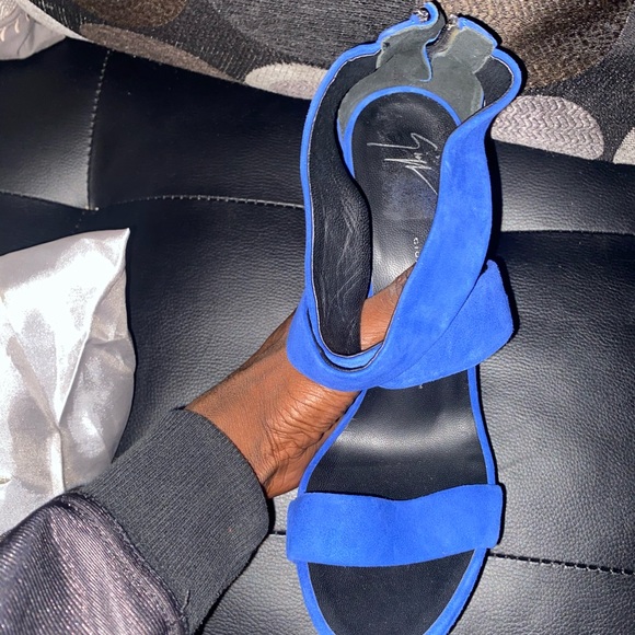 BRAND NEW NEVER BEEN WORN BLUE GIUSEPPE ZANOTTI SIZE 40/US 10
